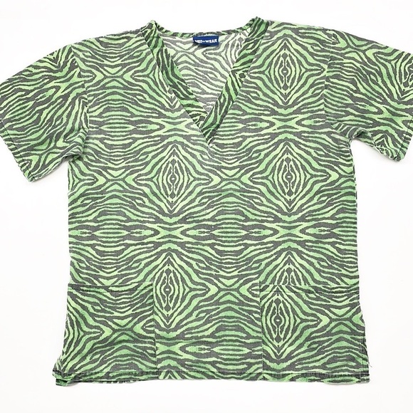 Med + Wear zebra print nursing scrub top - Picture 1 of 4